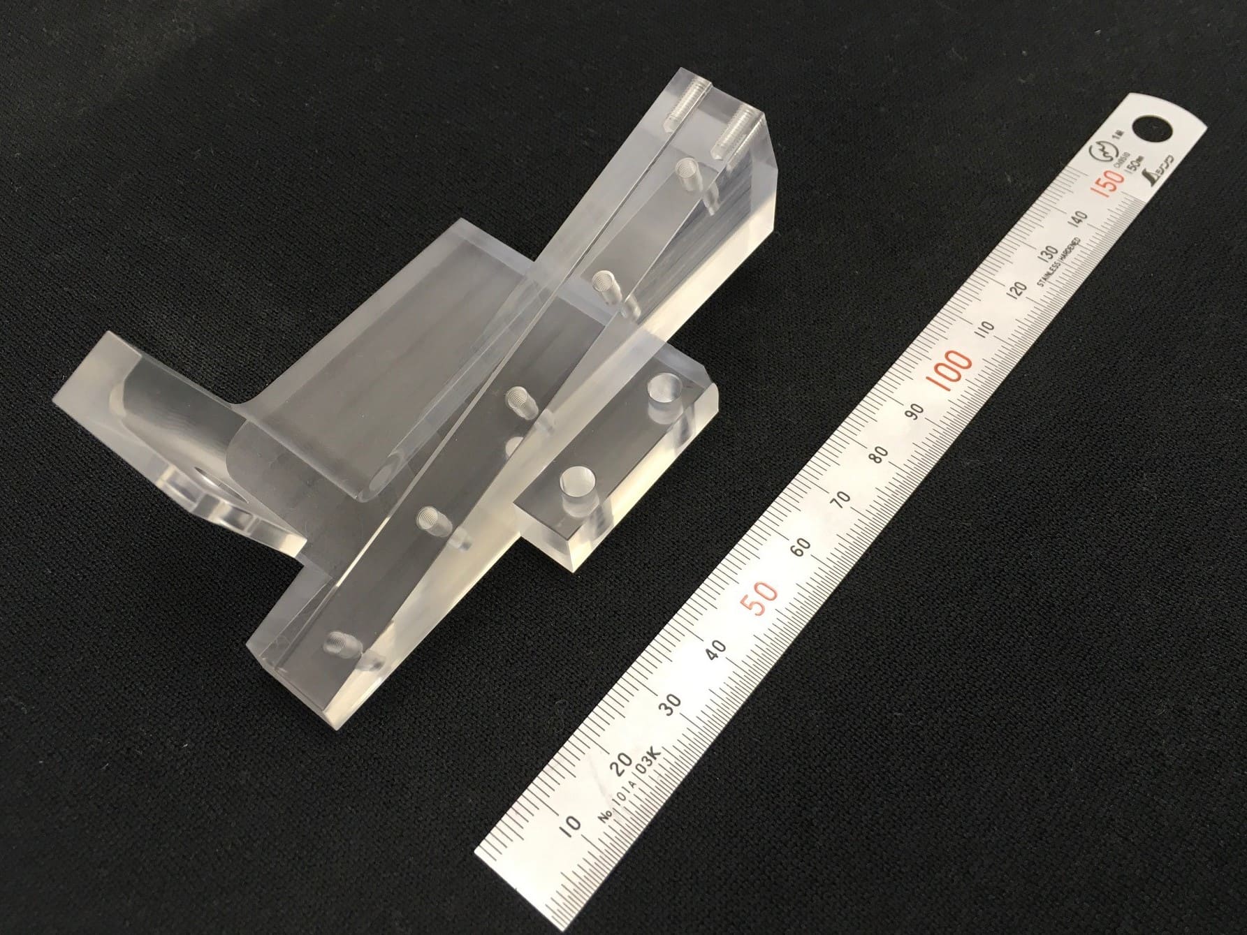 光学機器向け アクリル製 固定用ベース